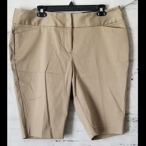 Women's Tan Bermuda size 14 Kahki NEW